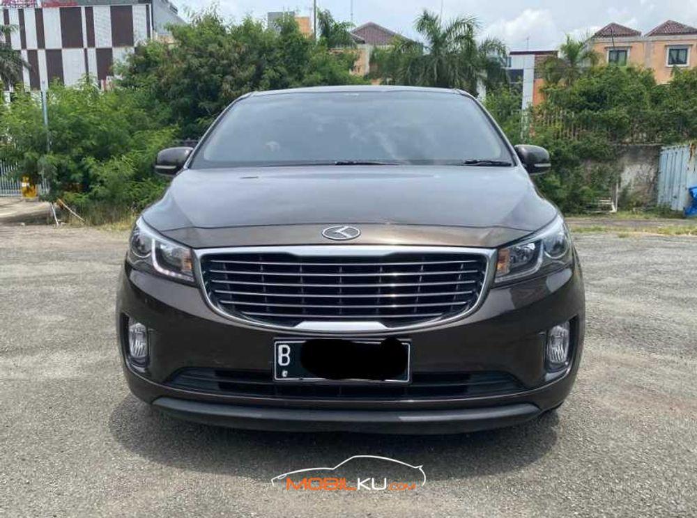 Mobil Kia Sedona 2017