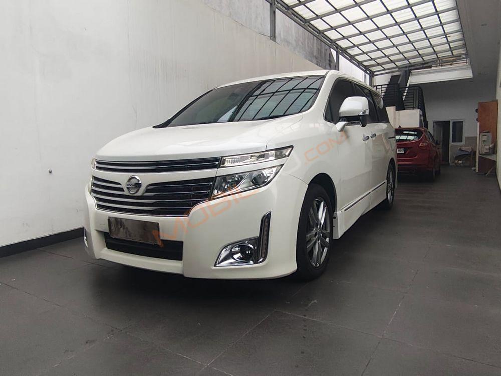 Mobil Nissan Elgrand 2012