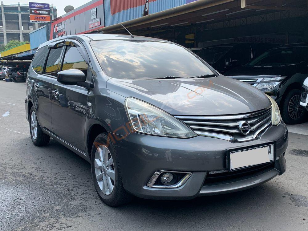 Mobil Nissan Livina 2015
