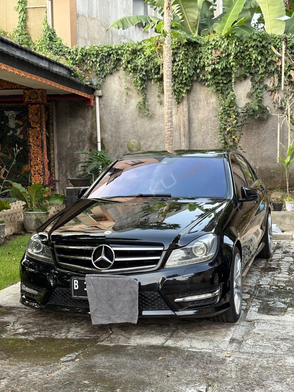 Mobil Mercedes-Benz C-Class 2011