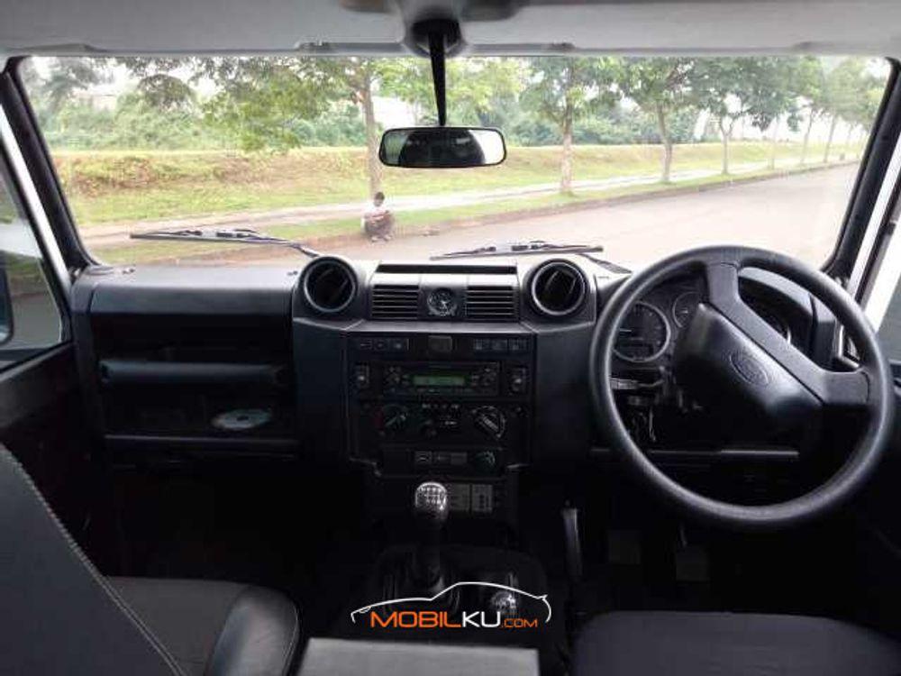 Mobil Land Rover Defender 2013