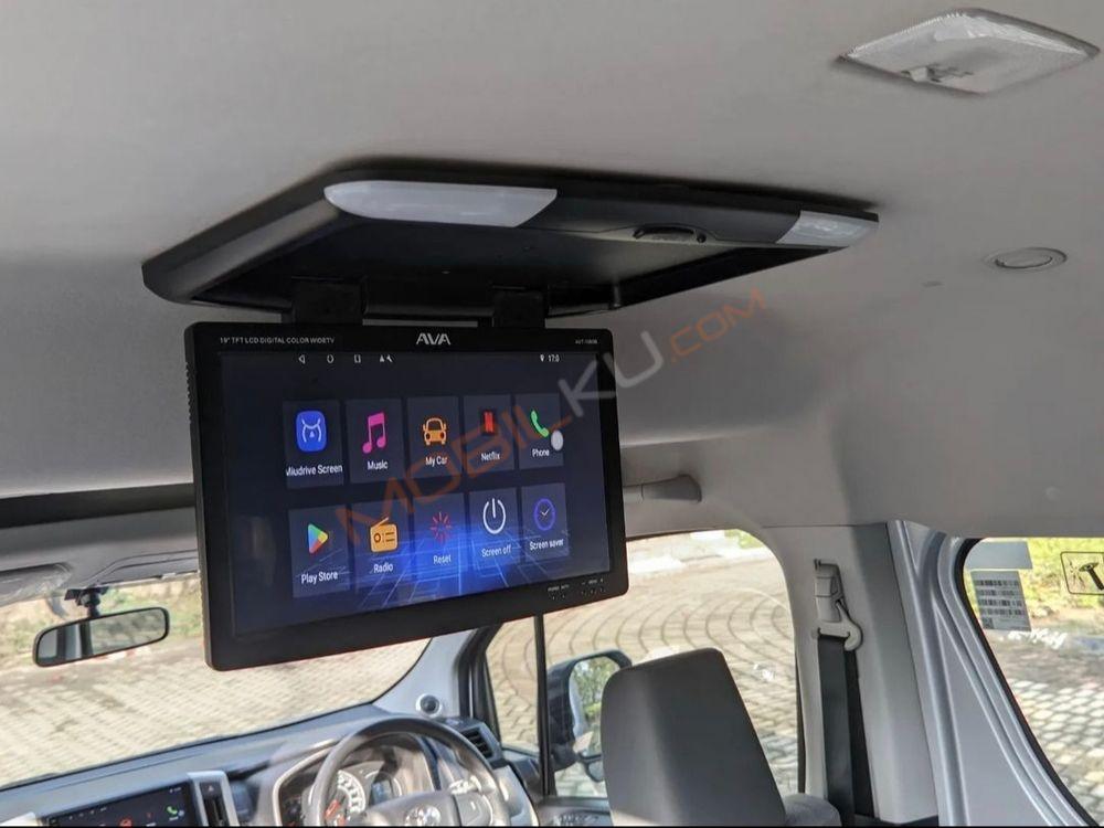 Mobil Toyota HiAce 2022