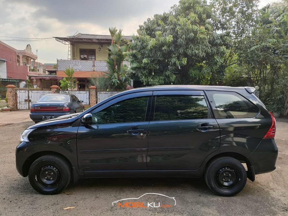 Mobil Daihatsu Xenia 2016