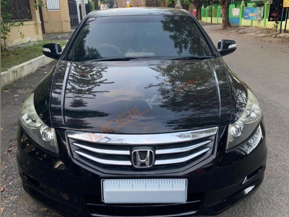 Mobil Honda Accord 2011