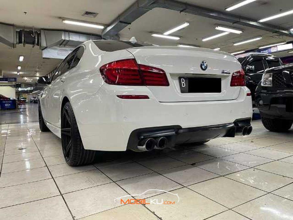 Mobil BMW 5 Series 2012