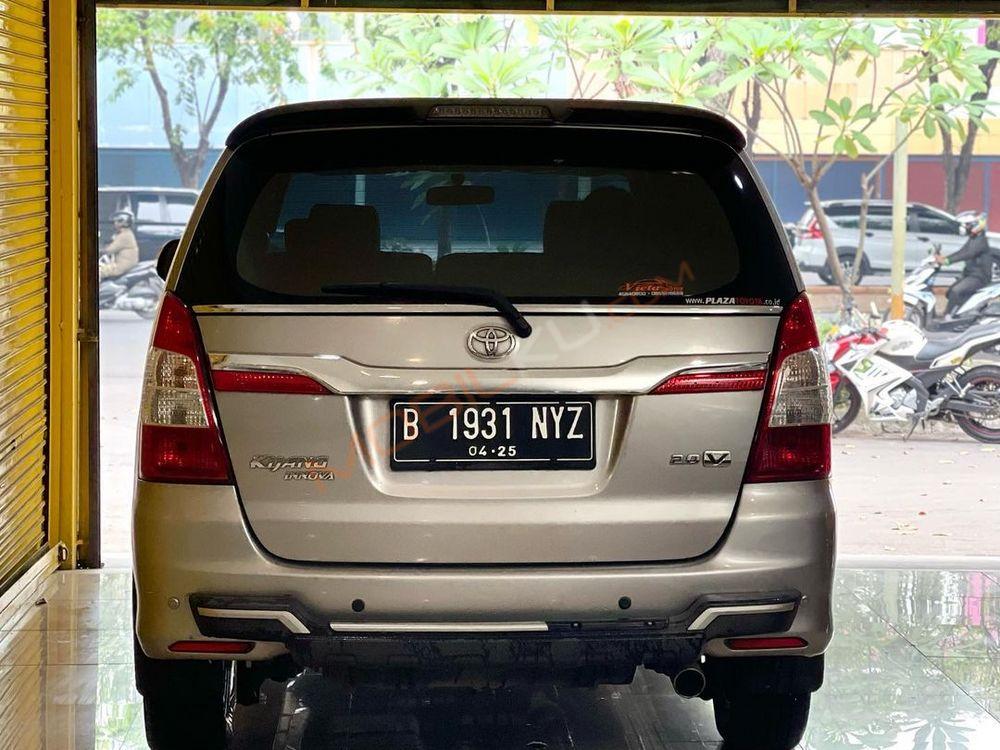 Mobil Toyota Kijang Innova 2014