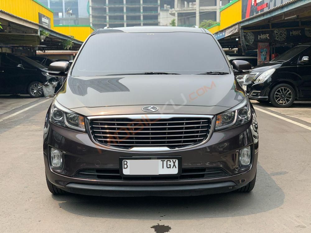 Mobil Kia Sedona 2017