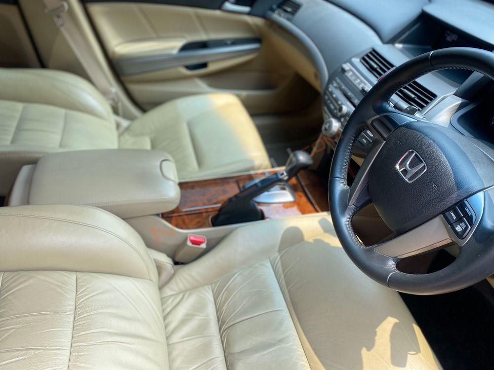 Mobil Honda Accord 2011