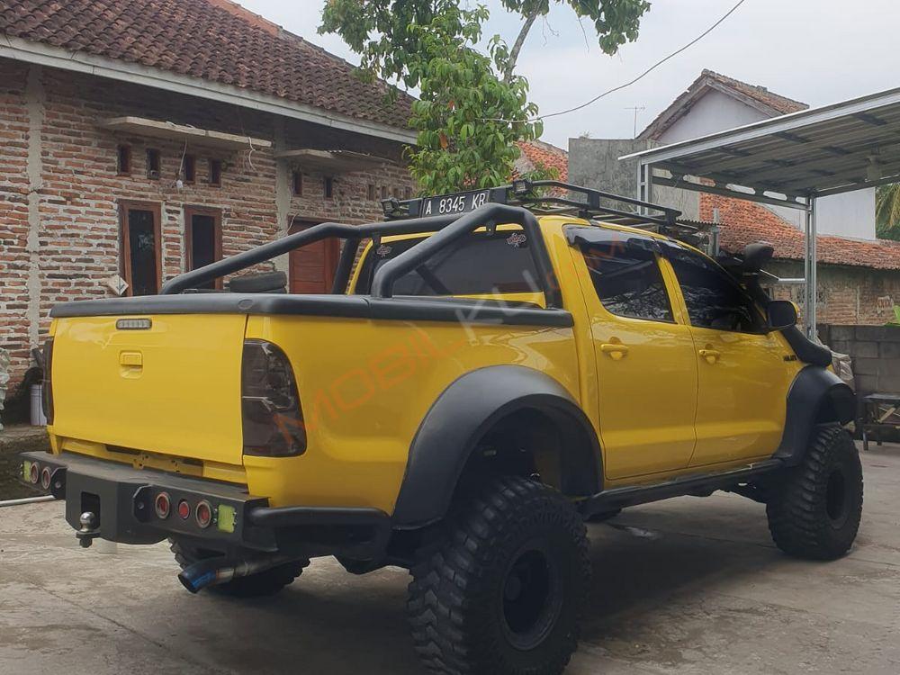 Mobil Toyota Hilux 2011
