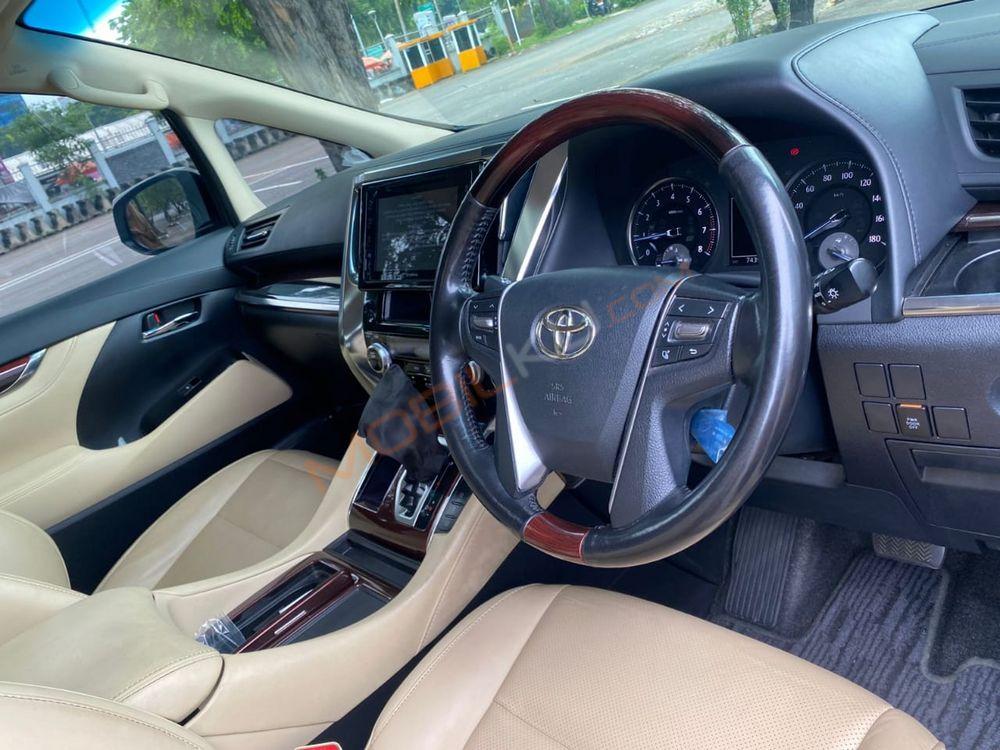 Mobil Toyota Alphard 2017