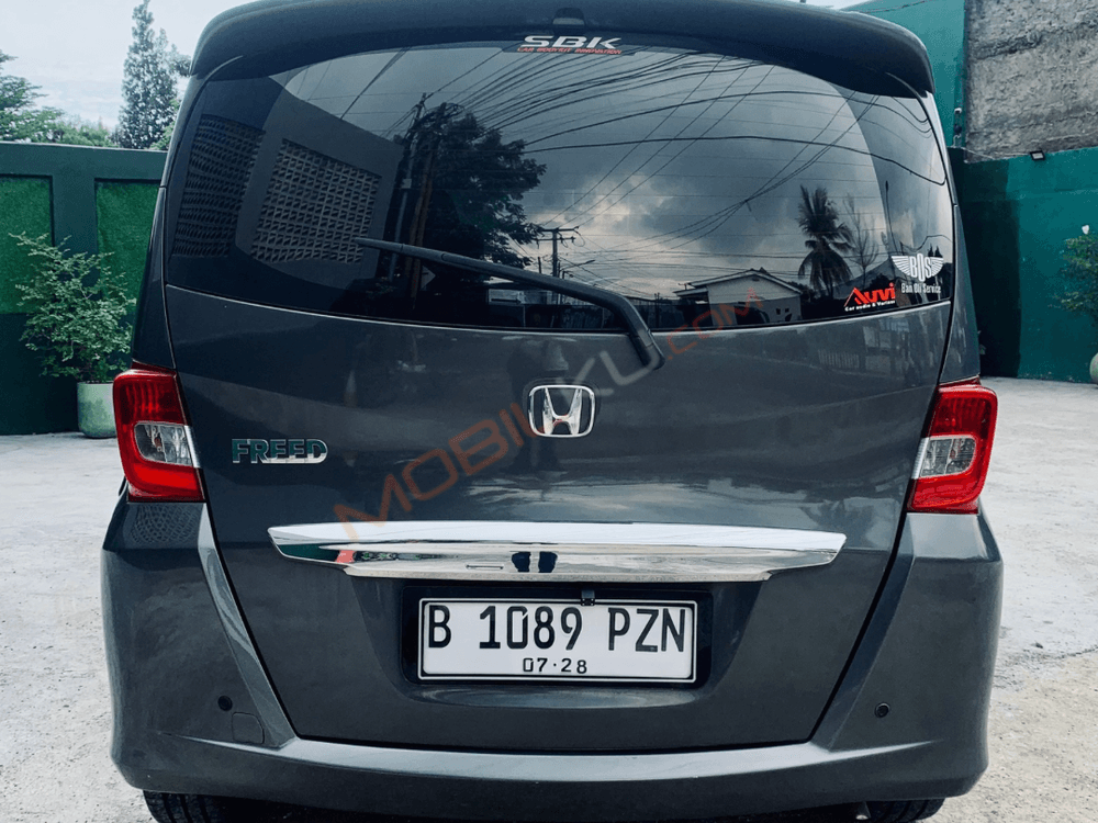 Mobil Honda Freed 2013