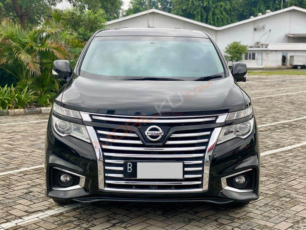 Mobil Nissan Elgrand 2014