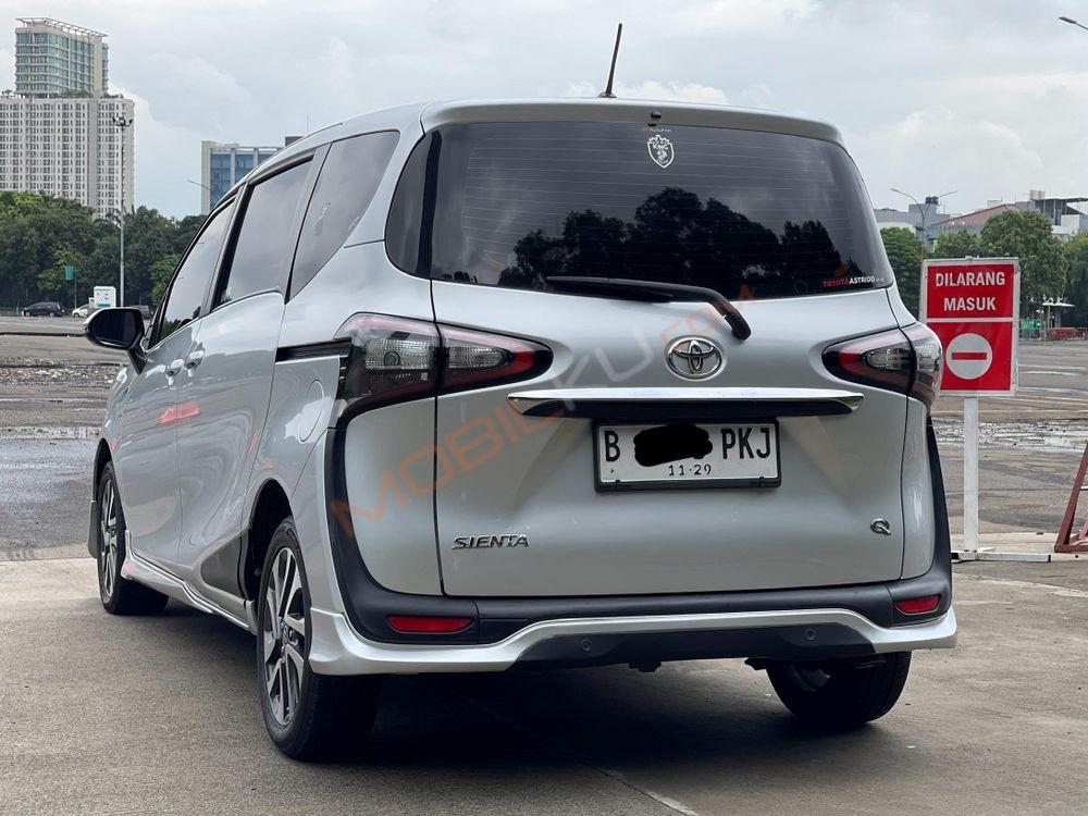 Mobil Toyota Sienta 2019
