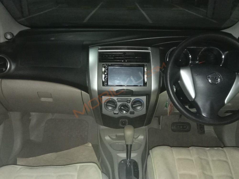 Mobil Nissan Grand Livina 2015