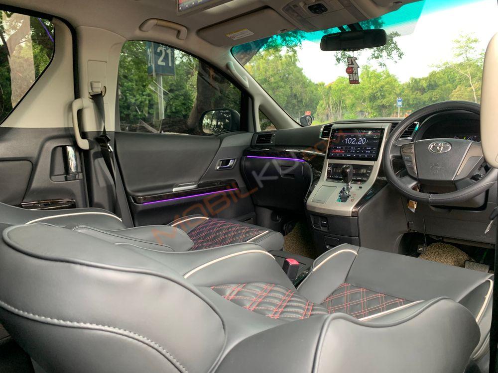 Mobil Toyota Vellfire 2013