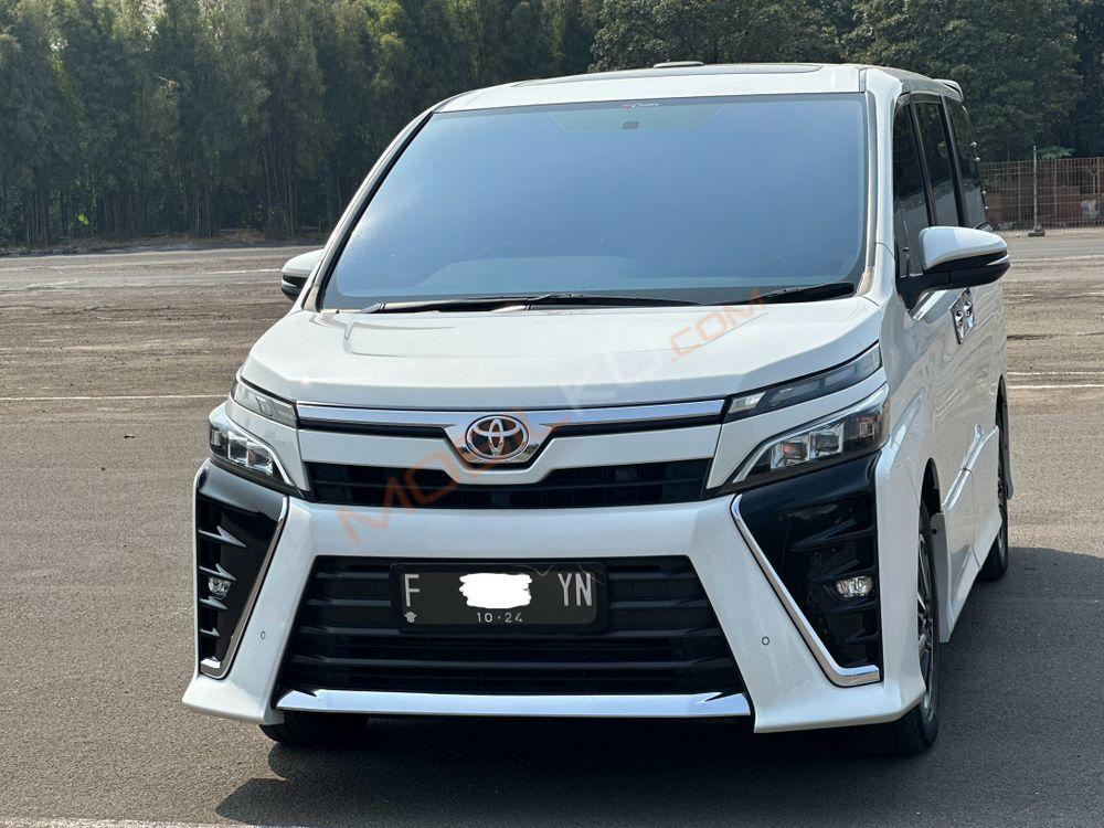 Mobil Toyota Voxy 2019