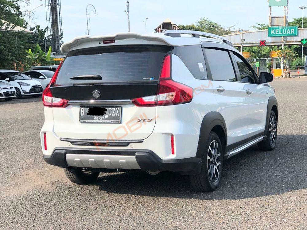 Mobil Suzuki XL7 2022