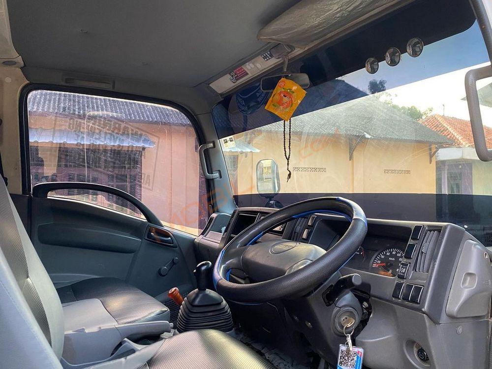 Mobil Isuzu Elf 2017