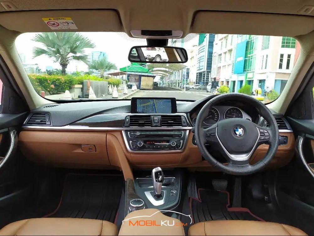 Mobil BMW 3 Series 2014