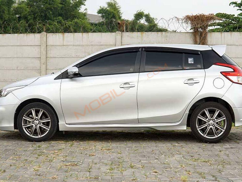 Mobil Toyota Yaris 2014