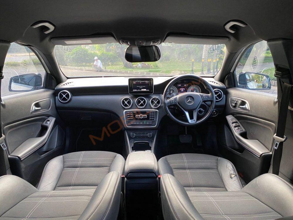 Mobil Mercedes-Benz A-Class 2013