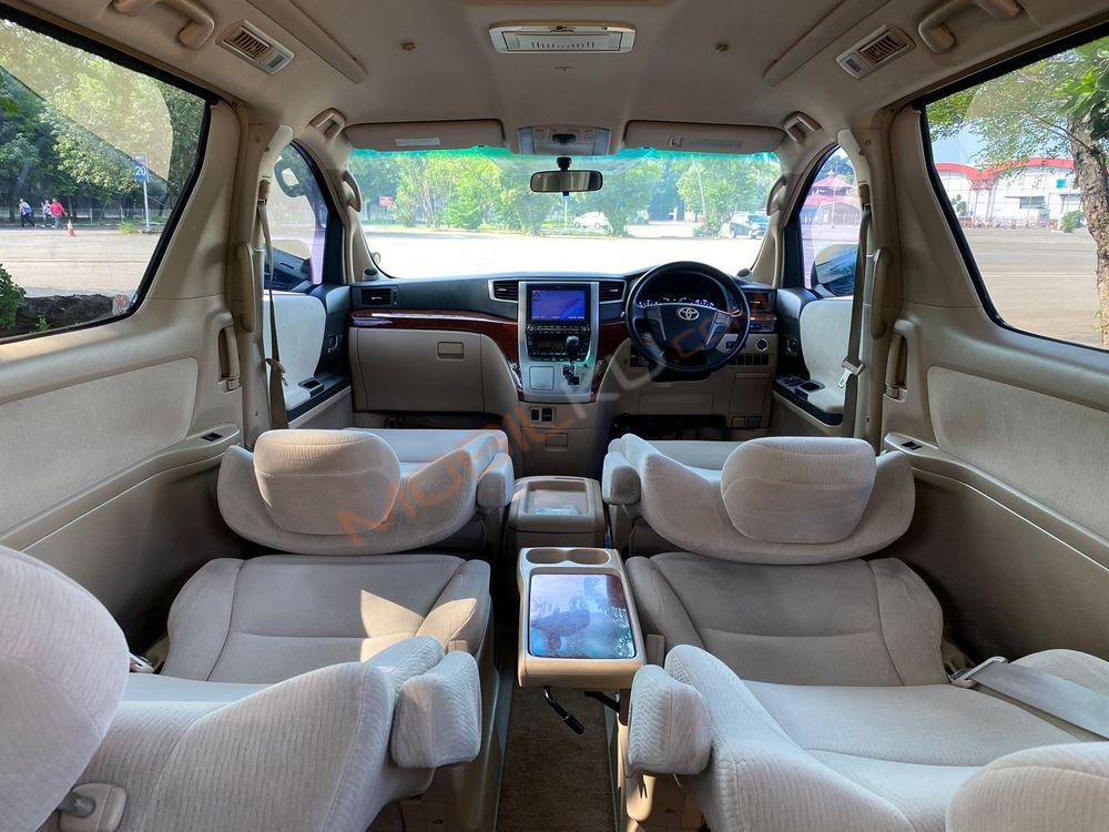Mobil Toyota Alphard 2009
