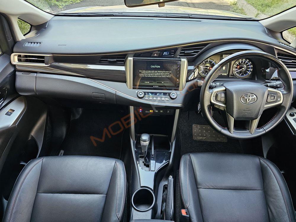 Mobil Toyota Kijang Innova 2022