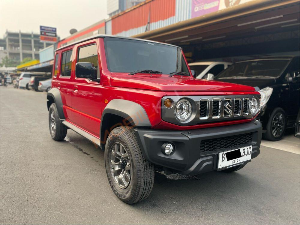 Mobil Suzuki Jimny 2023