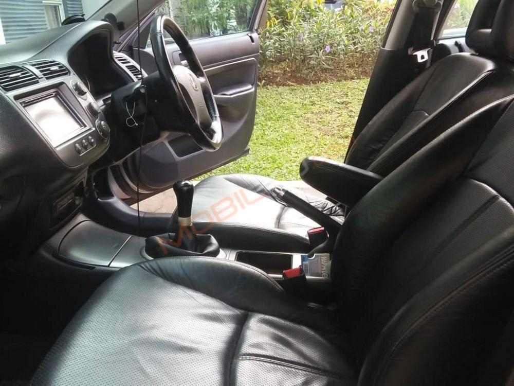 Mobil Honda Civic Sedan 2004