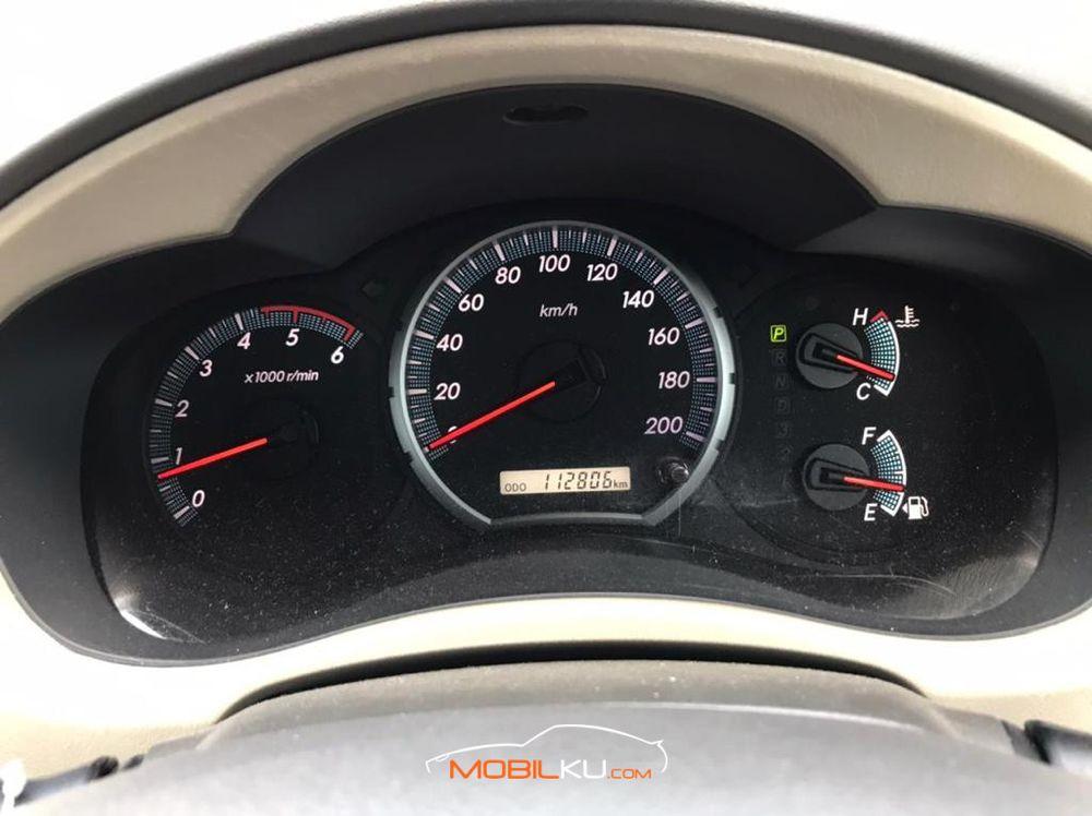 Mobil Toyota Kijang Innova 2015