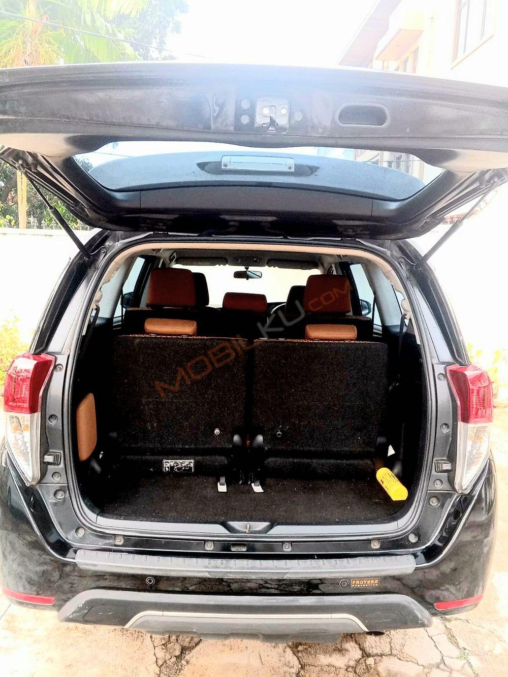 Mobil Toyota Kijang Innova 2017