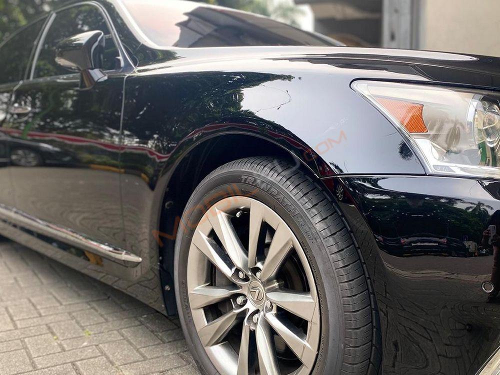 Mobil Lexus LS 2014