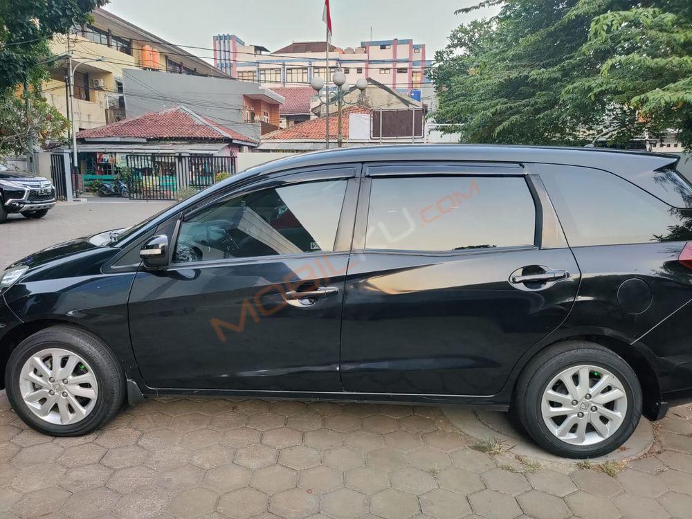 Mobil Honda Mobilio 2015