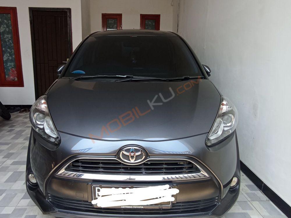 Mobil Toyota Sienta 2018