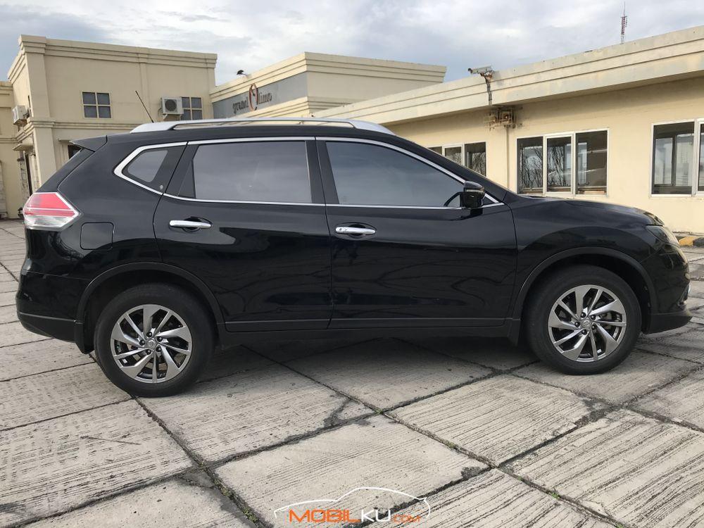 Mobil Nissan X-Trail 2015