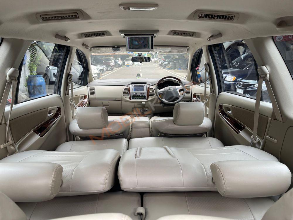 Mobil Toyota Kijang Innova 2014