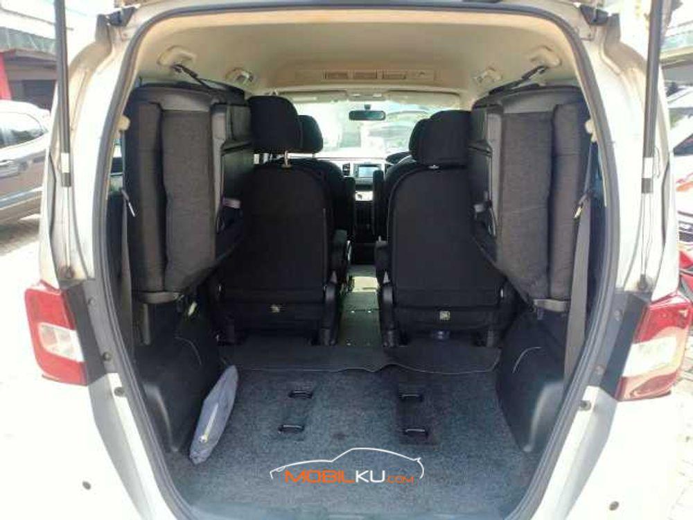 Mobil Honda Freed 2015