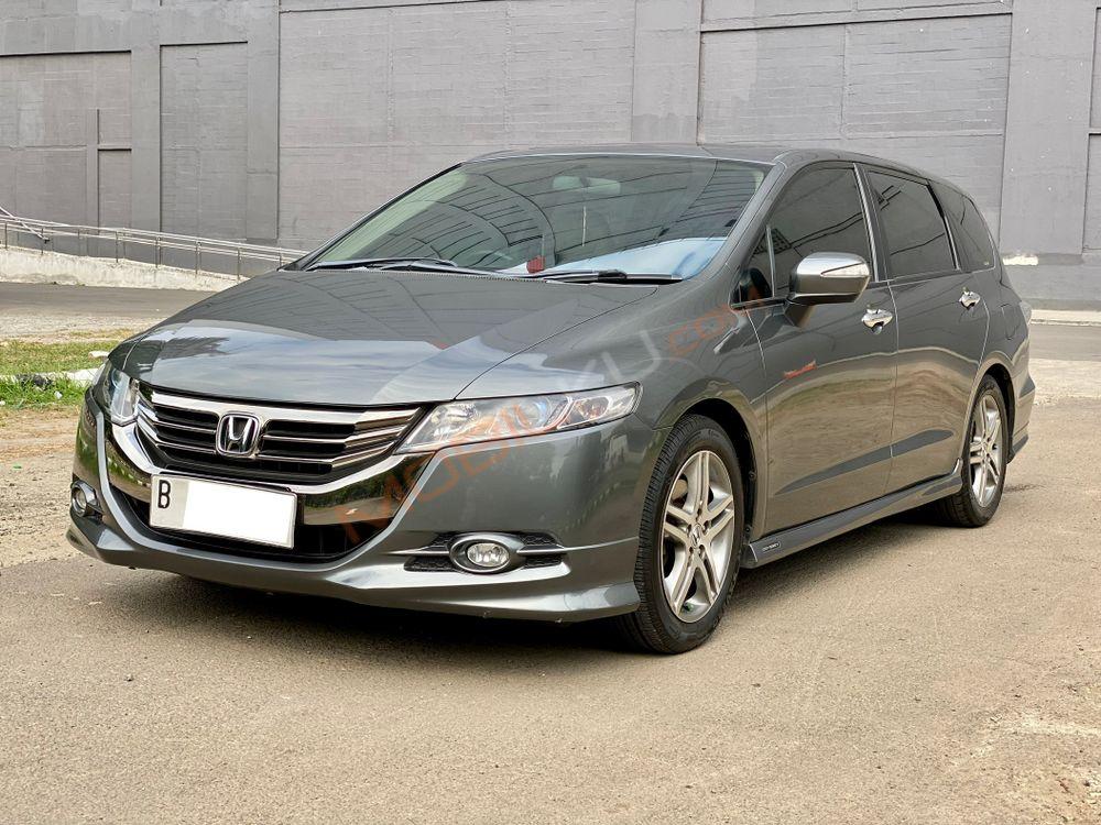 Mobil Honda Odyssey 2012