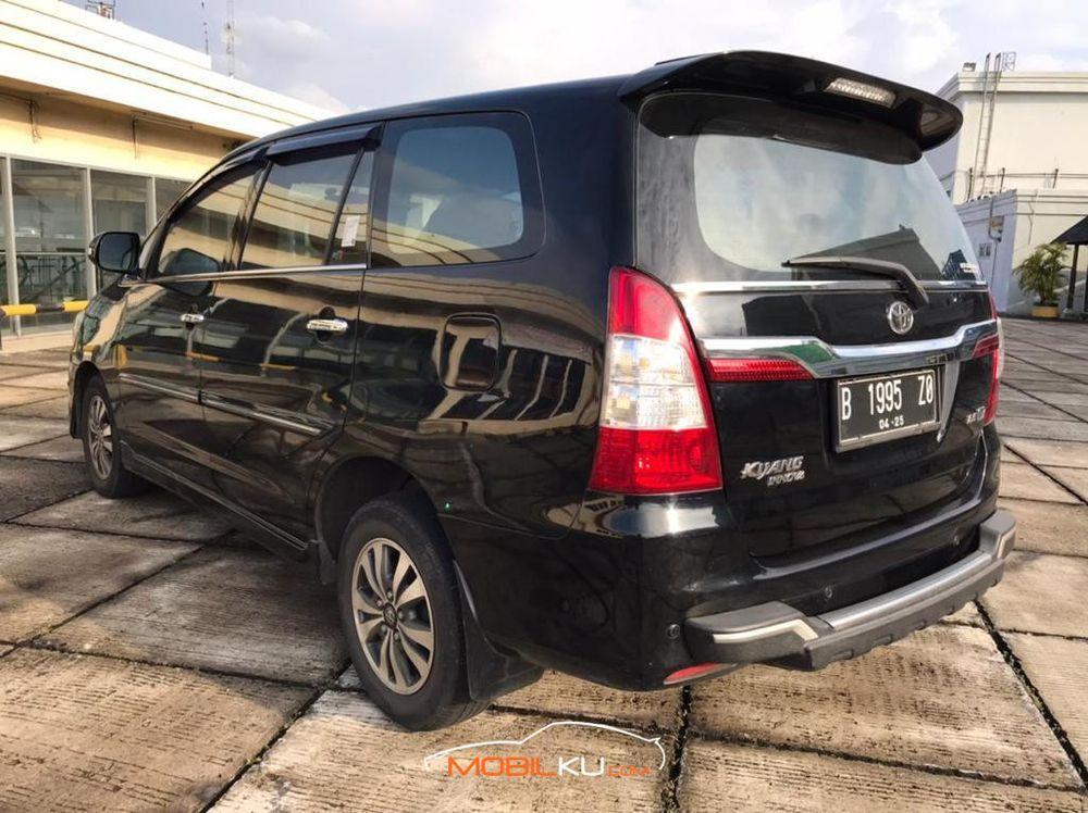 Mobil Toyota Kijang Innova 2015
