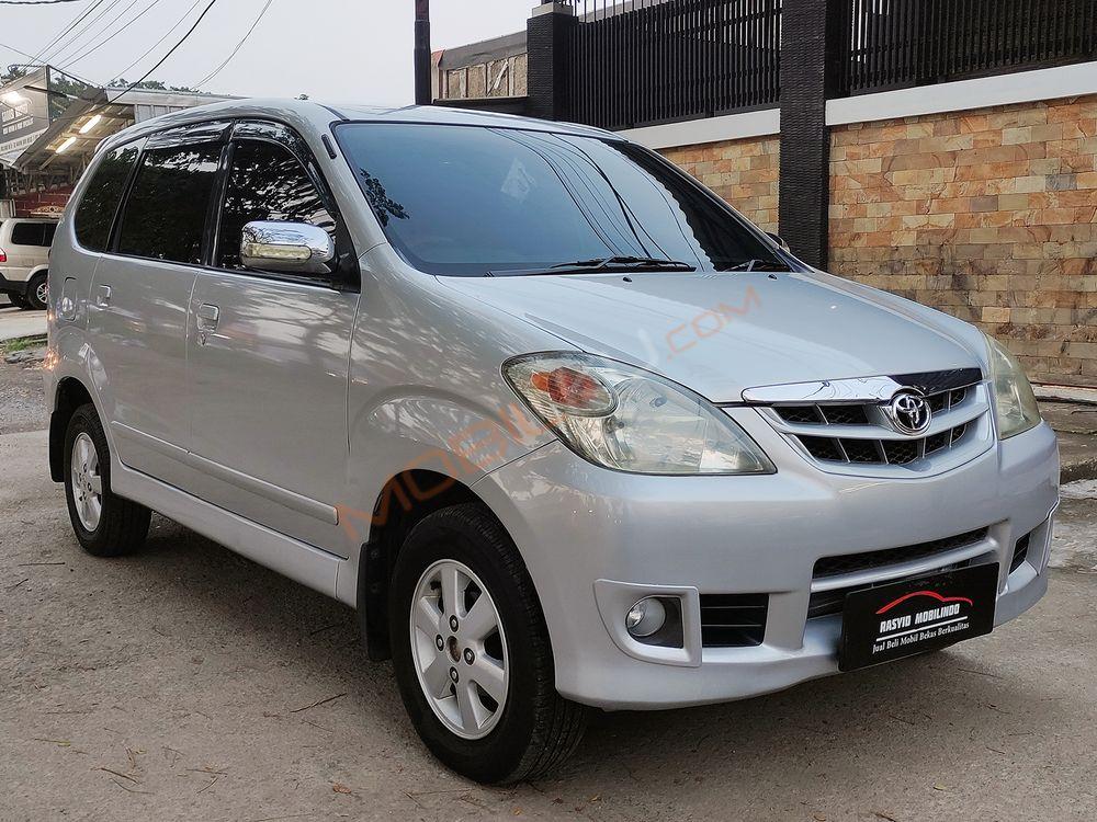 Mobil Toyota Avanza 2011
