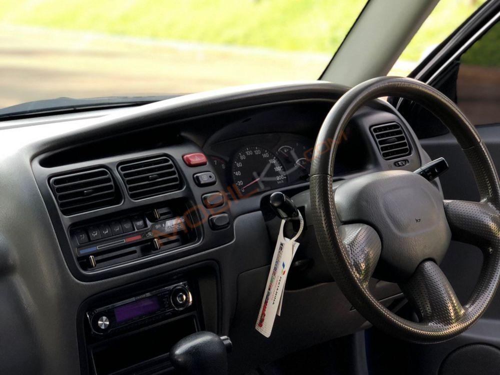 Mobil Suzuki Escudo 2002