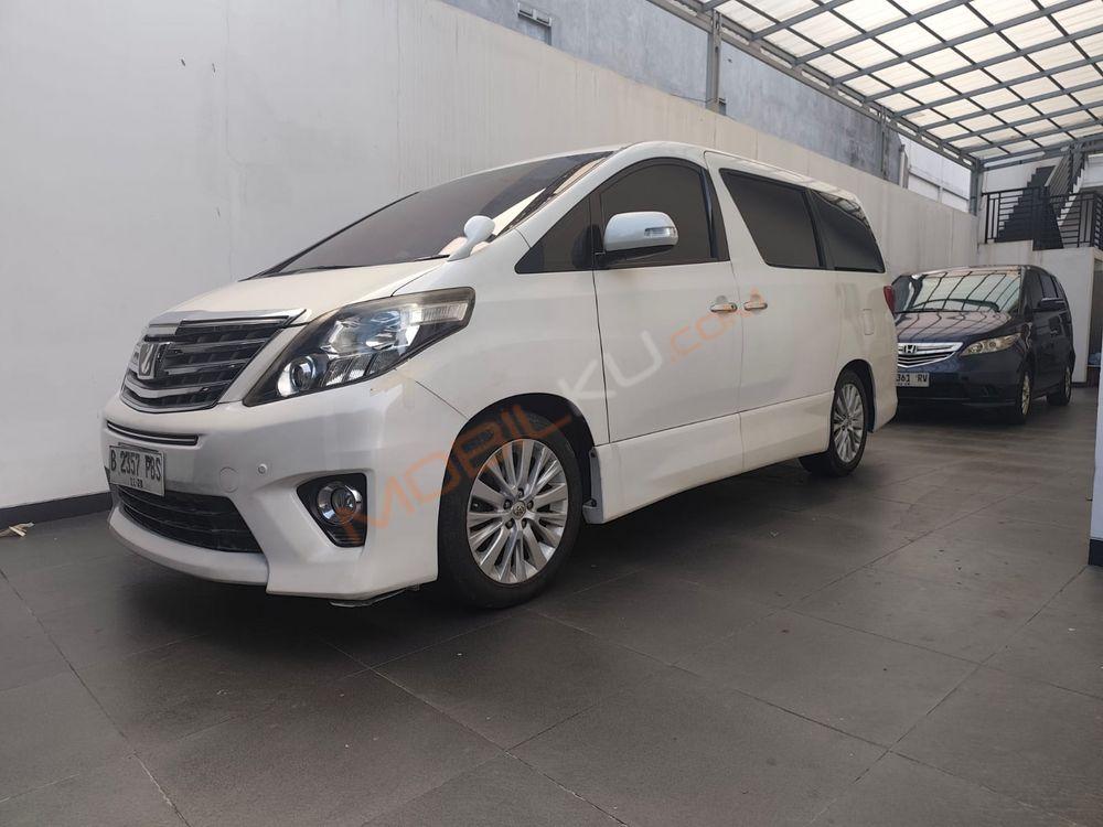 Mobil Toyota Alphard 2012