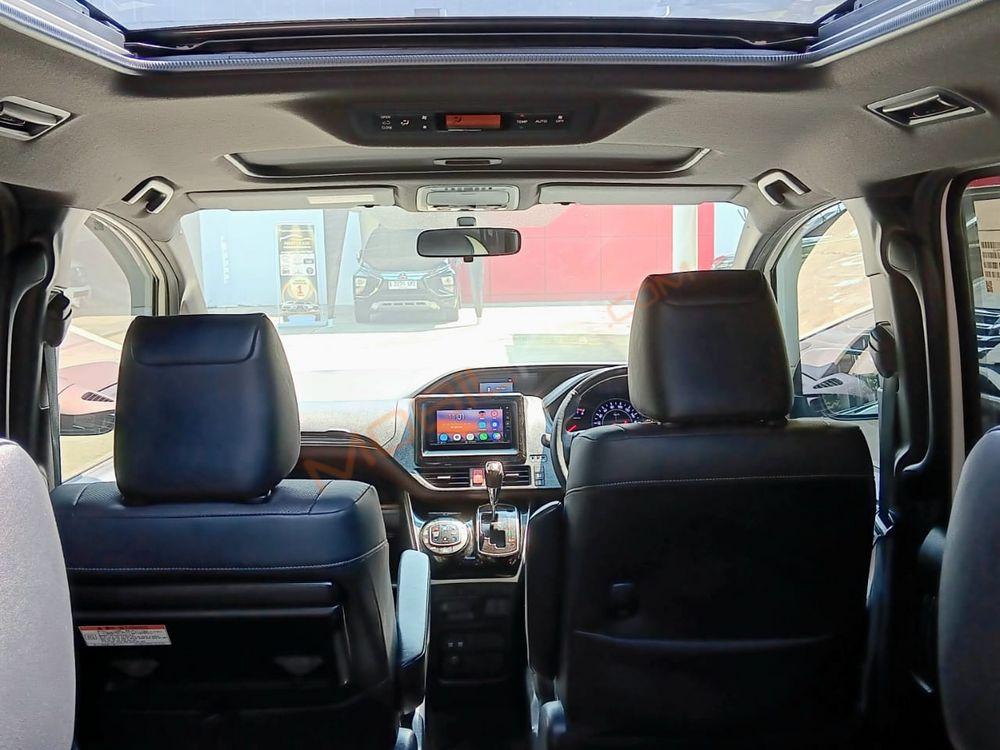 Mobil Toyota Voxy 2021