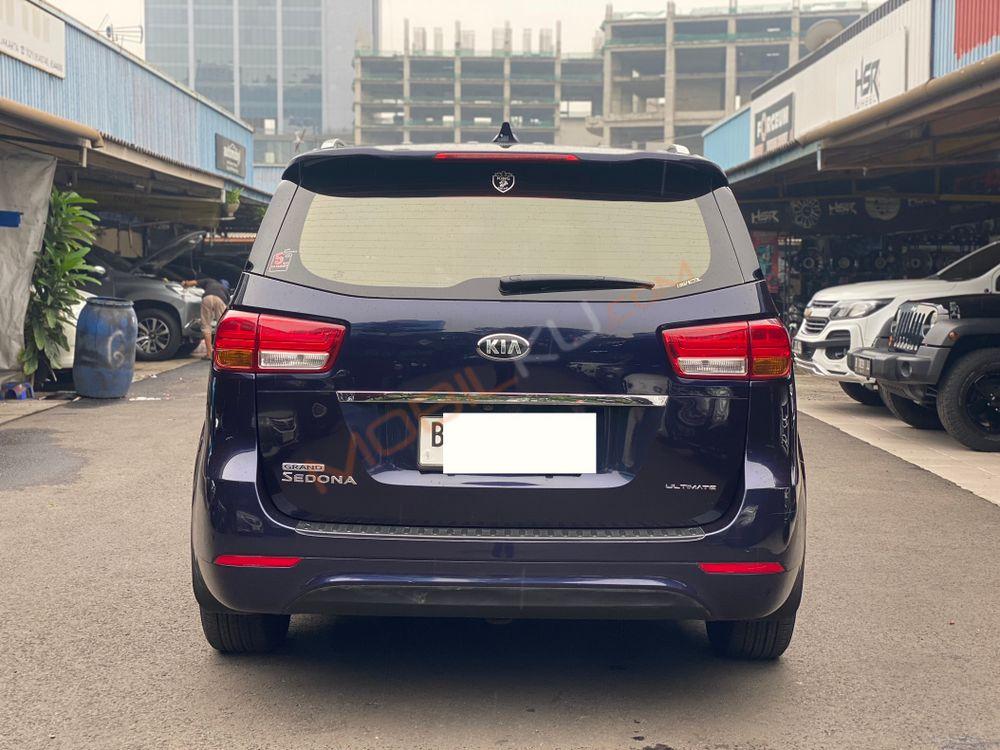 Mobil Kia Sedona 2017