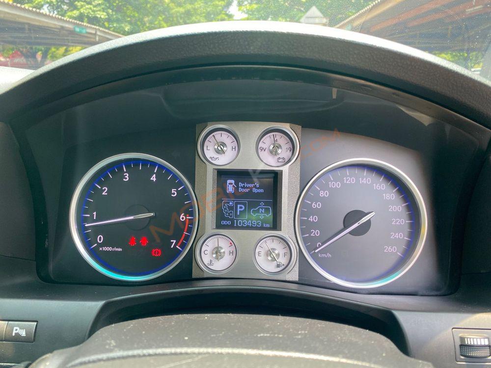 Mobil Lexus LX 2011