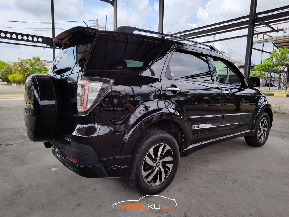 Mobil Toyota Rush 2015