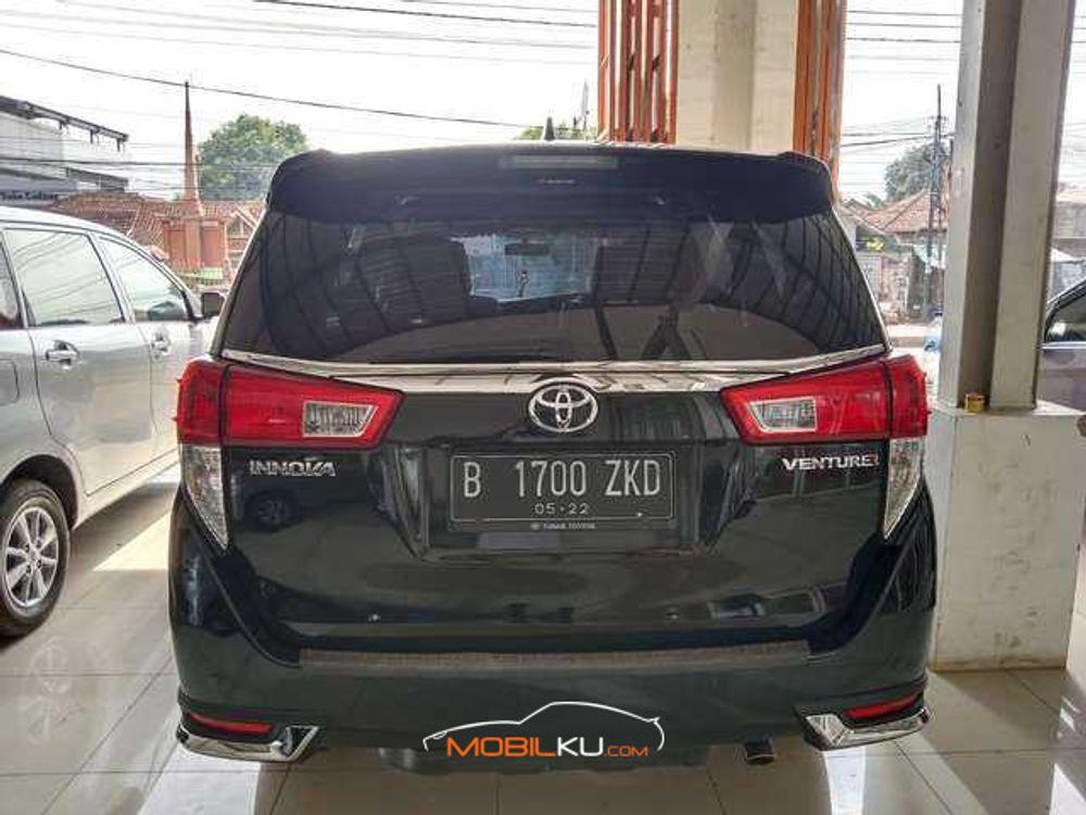 Mobil Toyota Kijang Innova 2017