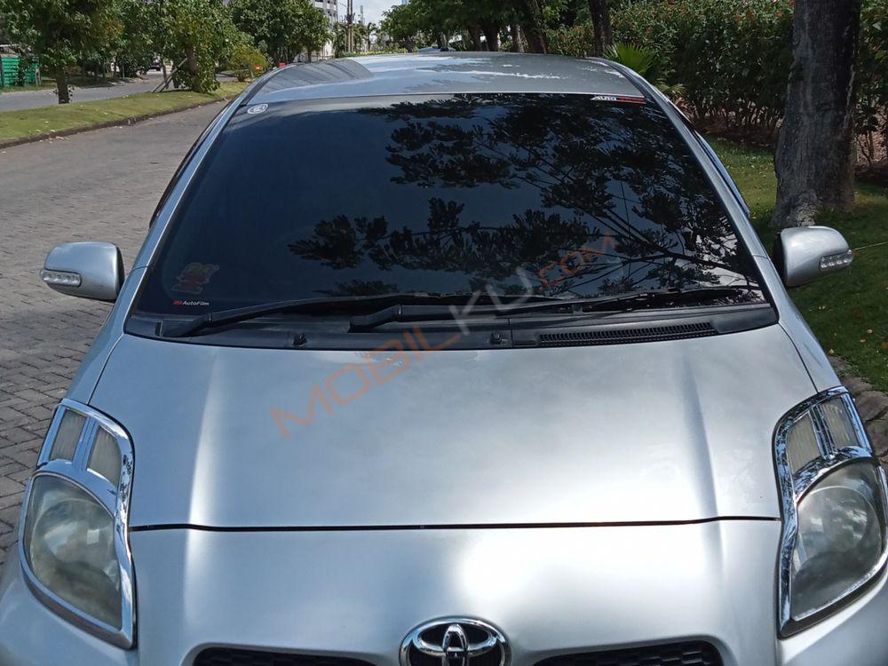 Mobil Toyota Yaris 2012