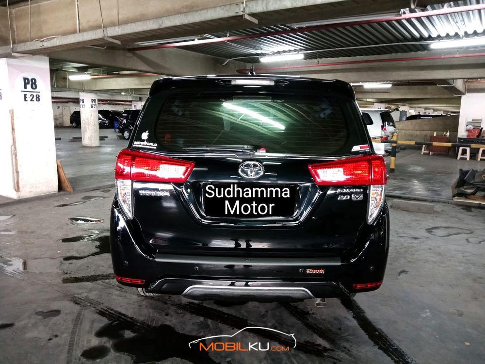Mobil Toyota Kijang Innova 2018