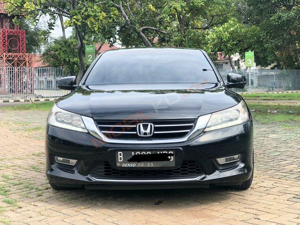 Mobil Honda Accord 2013